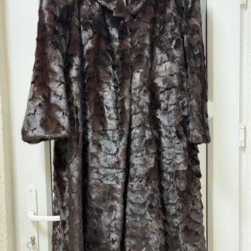 Bunda nova,krzno,br. 38-44