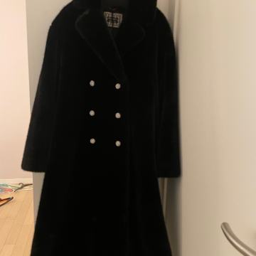 Potpuno nova Bunda crna Max & Co od umjetnog krzna