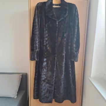 BUNDA OD NERCA  i BUNDA OD ASTRAHANA  , sa ovratnikom na poklon