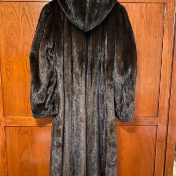 Bunda od nerca sa kapuljačom