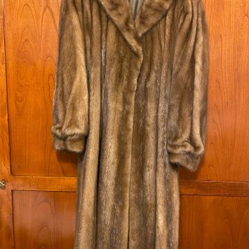 Bunda od nerca, smedja, krasna