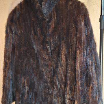 Ženska bunda od prirodnog krzna