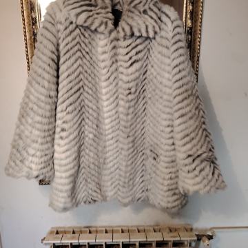 Bunda nova umjetno krzno u izgledu pravog veličina L do XL