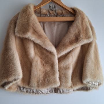 Bundica, kratka rakun, jednom nošena