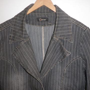 CONCEPT - ŽENSKA LAGANA TRAPER JAKNA 40 M