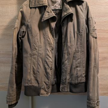 Converse jakna M veličina