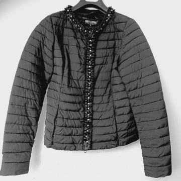 Crna dizajnerska jakna 36 novo