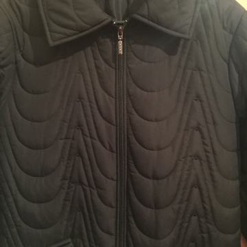 Crna ispunjena štepana  jakna prošivena jakna kaput štep motiv novo