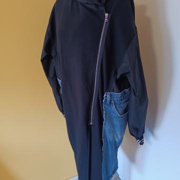 CRNA JAKNA S TRAPER DODATKOM