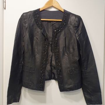 Crna "kožna" jakna NA POKLON UZ KUPNJU