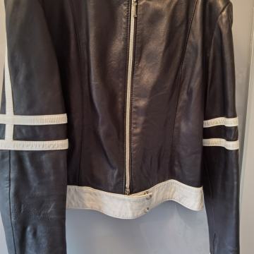 CRNA KOŽNA JAKNA - SAMO 900 KN!!