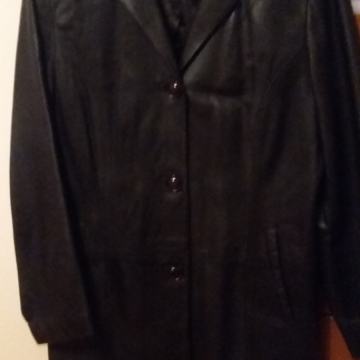 crna kožna jakna