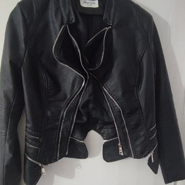 Crna ženska jakna veličina S