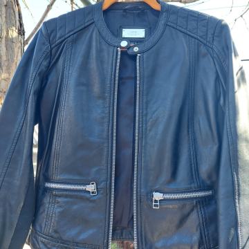 Crna ženska kožna jakna Mango S