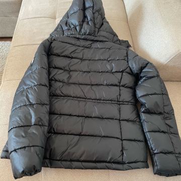 Crna zimska jakna M velicina