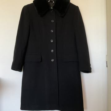 Crni dugi kaput vl.M