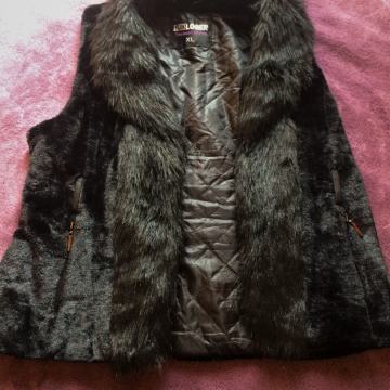 Crni krzneni prsluk, veličina XL