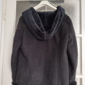 Crnu kratku bundu prodajem