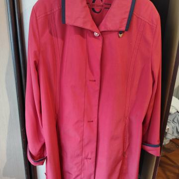 Crveni ženski kaput