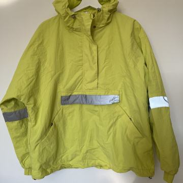 Bershka neon jakna vl.M /TOTALNA ČISTKA