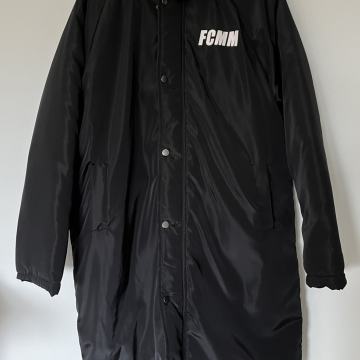 Duga crna FCMM jakna/kaput vl. M /  TOTALNA ČISTKA