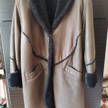 Dugi kožni kaput sa krznom