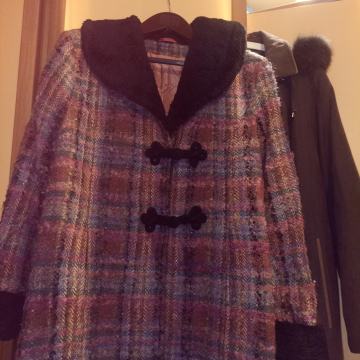 ŠARENI KAPUT BUKLE KARIRANI KRZNO ELEGANTAN VUNENI UZOR 44 2XL