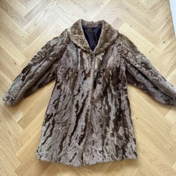 Elegantna ženska jakna od pravog krzna – bizam, veličina 38/40