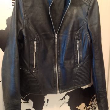 Enco vel.M kožna jakna kvalitetna ugodna i lijepa