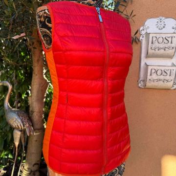 Escada Original Prošiveni prsluk od perja Originalna cijena 249 €