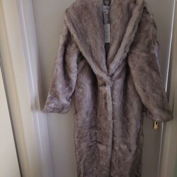 Nova sa etiketom bunda Reserved S smeđa bež 50,00