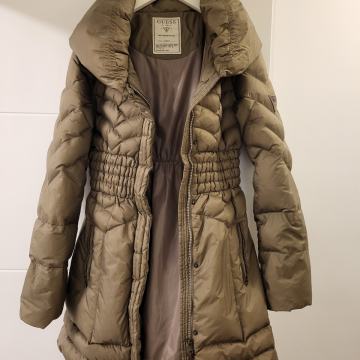 Guess pernata jakna
