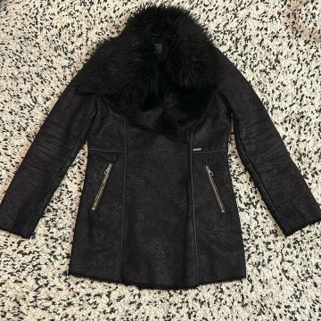 GUESS ženska bunda Vel M (cijena nije fiksna)