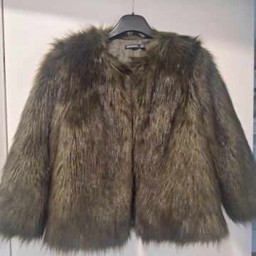 STRADIVARIUS BUNDA VEL. S  - NOVO