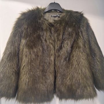 STRADIVARIUS BUNDA VEL. S  - NOVO