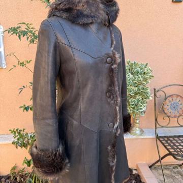 Jakna od janjećeg krzna s kapuljačom, pravo krzno, prava koža. Novo