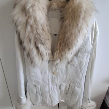 JAKNA SA PRAVIM KRZNOM