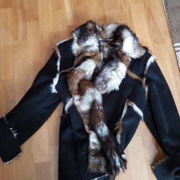 Jakna umjetno krzno br 40/42 nova