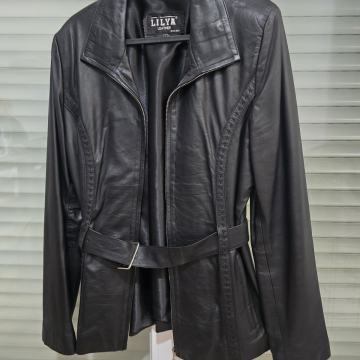 Ženska kožna jakna sa remenom