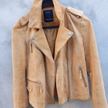 KOŽNA JAKNA SAČUVANA-KAO NOVA,VIŠAK !!