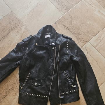 Kožna jakna sa zakovicama vel S