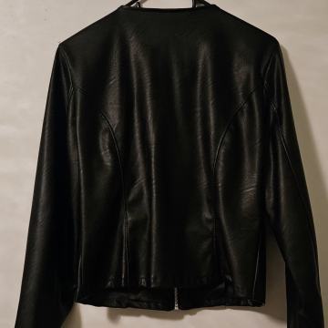 "Kožna" jaknica/sako