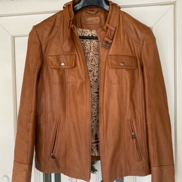 Kožna ženska jakna 44