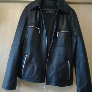 Kožna ženska kratka jakna.Kao nova.