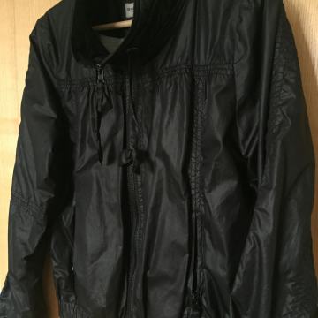 Kratka crna ''šuškavac'' jakna, S