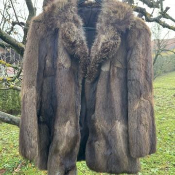 Kratku bundu bizam prodajem