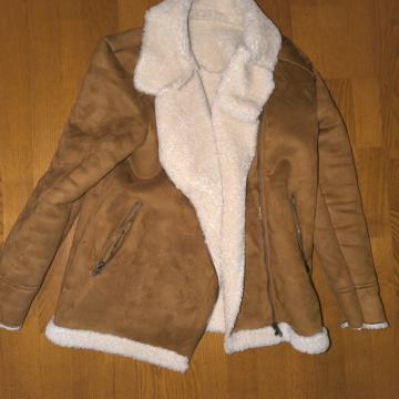 Prekrasna krznena jakna - nova