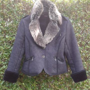 JAKNA,sa krznenim ovratnikom,38vel.