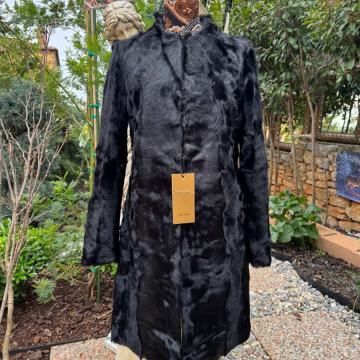 NOVO Krzneni kaput od janjeće kože crne boje, proizvedeno u Italiji