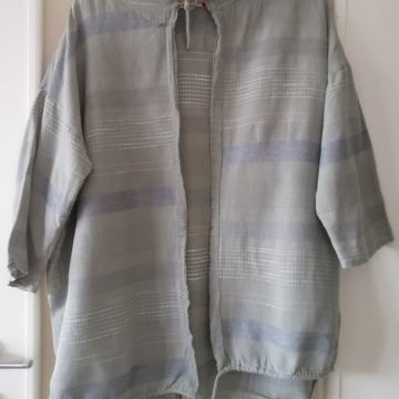 Jakna na prugice s kapuljačom